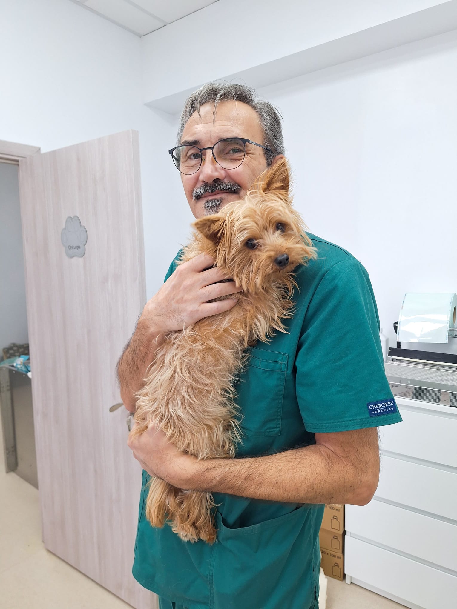 Tuku Semina - medic veterinar chirurg Bucuresti